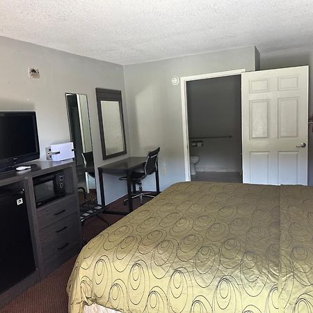 Clairmont Inn&Suites - Warren Extérieur photo