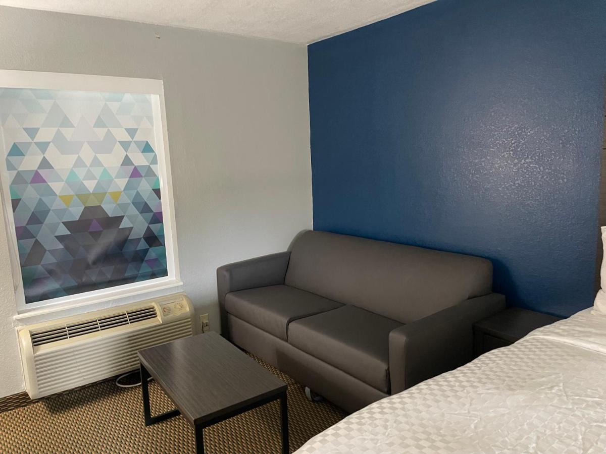 Clairmont Inn&Suites - Warren Extérieur photo