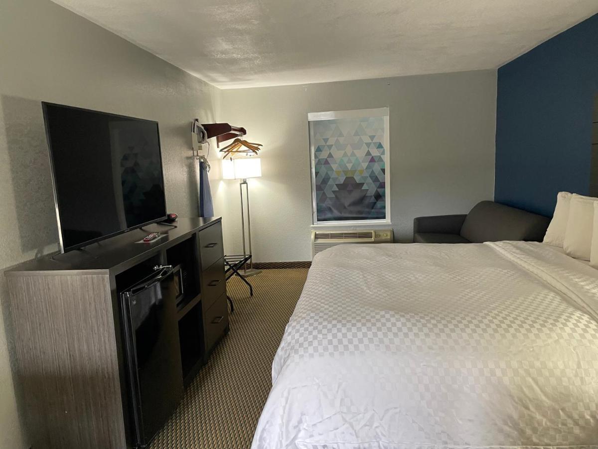 Clairmont Inn&Suites - Warren Extérieur photo