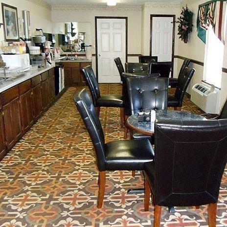 Clairmont Inn&Suites - Warren Restaurant photo
