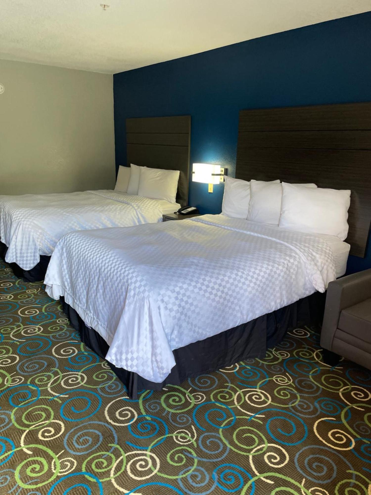 Clairmont Inn&Suites - Warren Extérieur photo