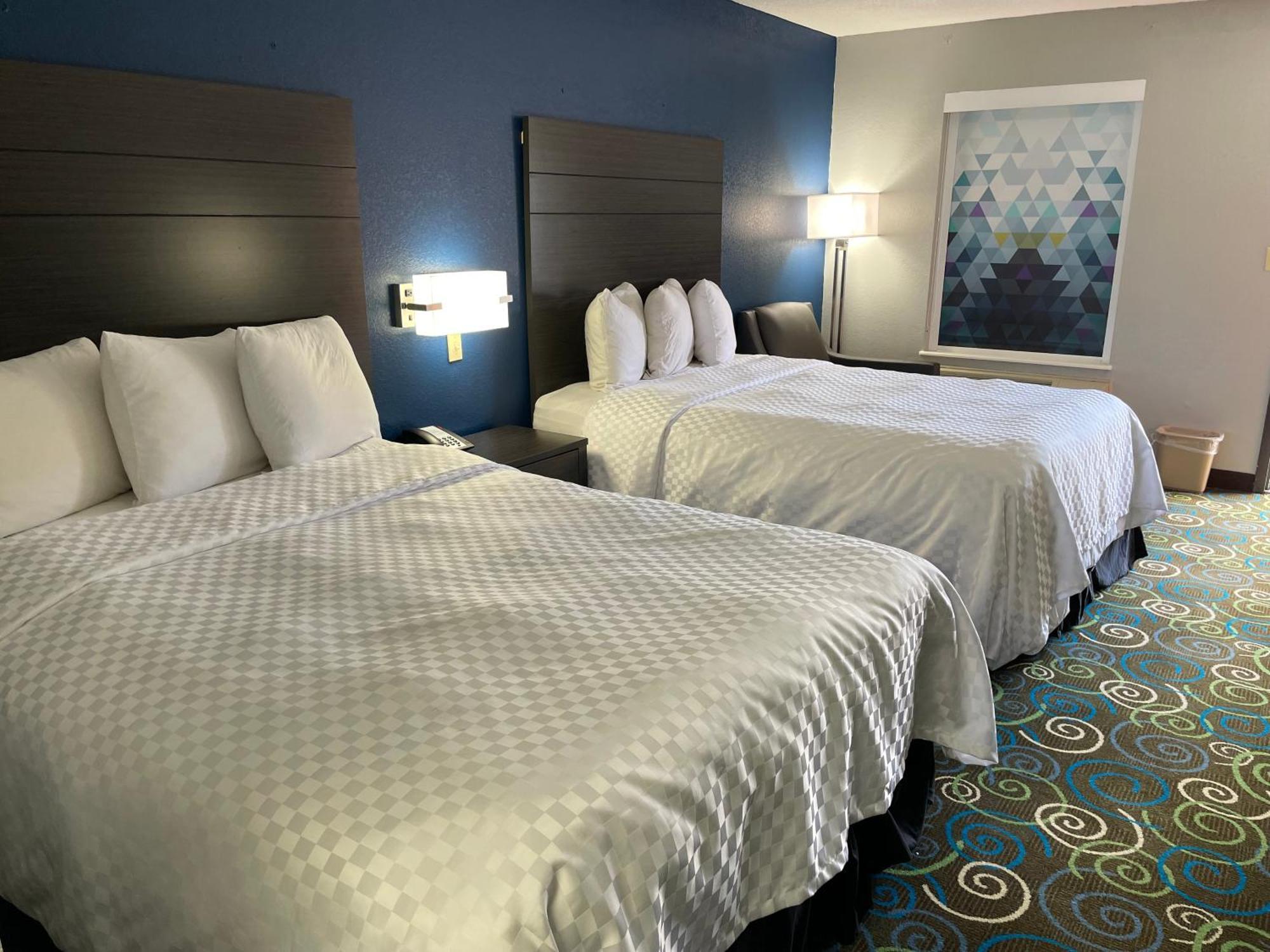 Clairmont Inn&Suites - Warren Extérieur photo