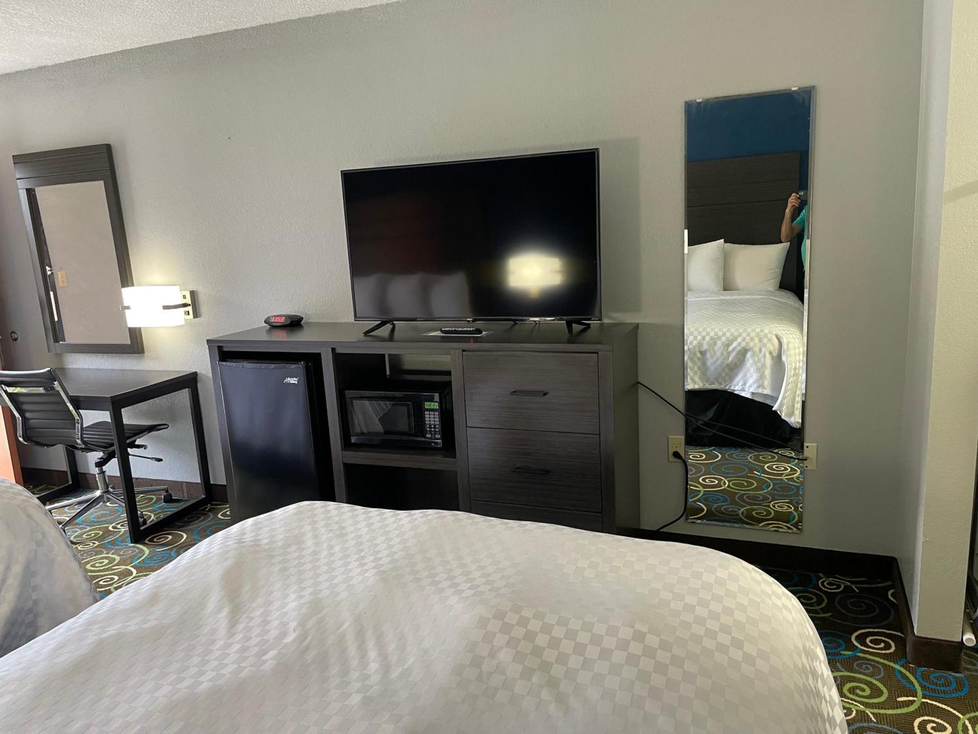 Clairmont Inn&Suites - Warren Extérieur photo