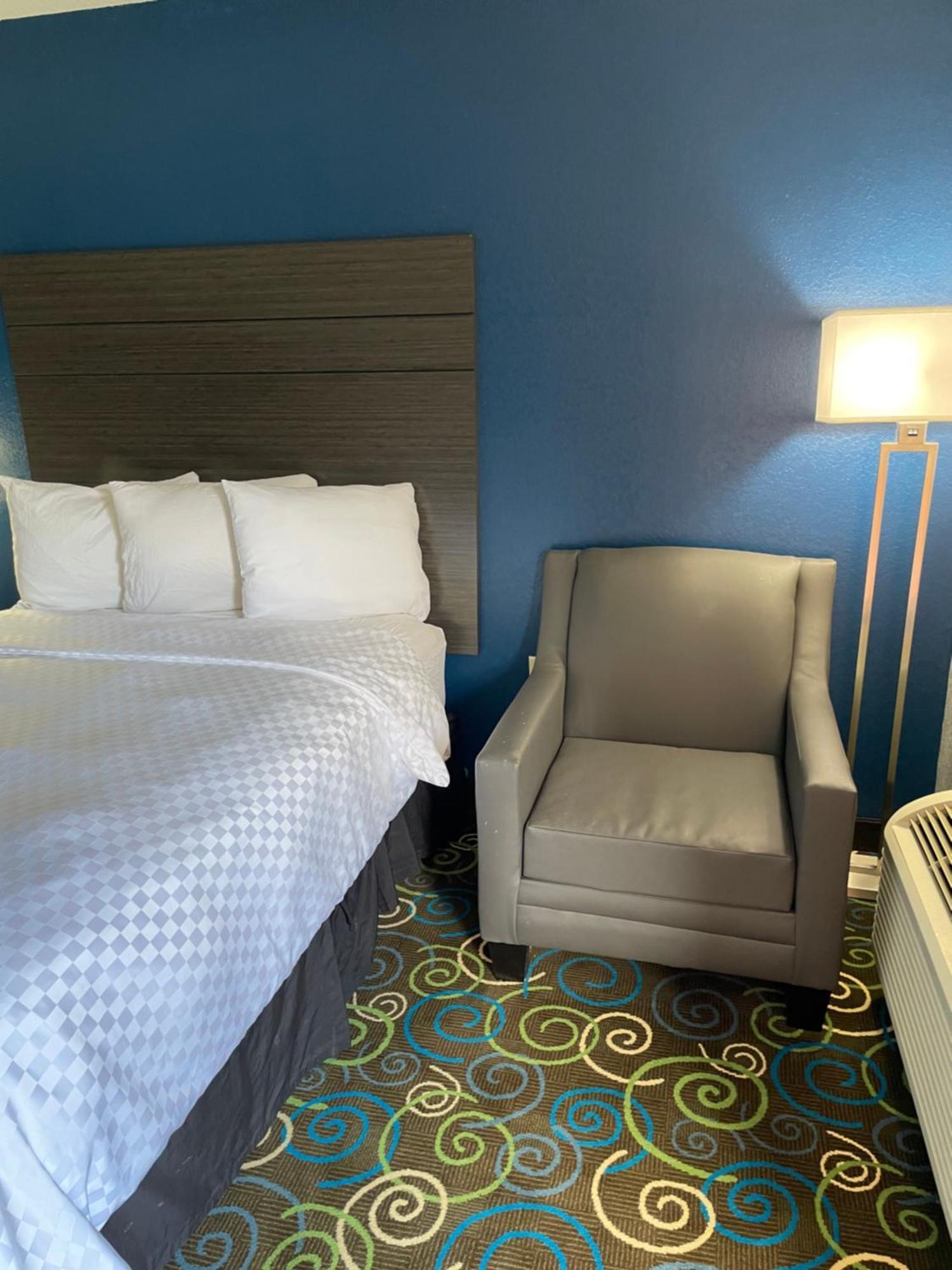 Clairmont Inn&Suites - Warren Extérieur photo