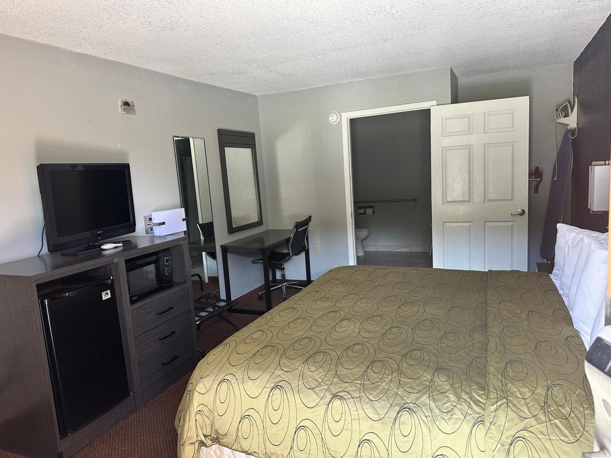 Clairmont Inn&Suites - Warren Extérieur photo