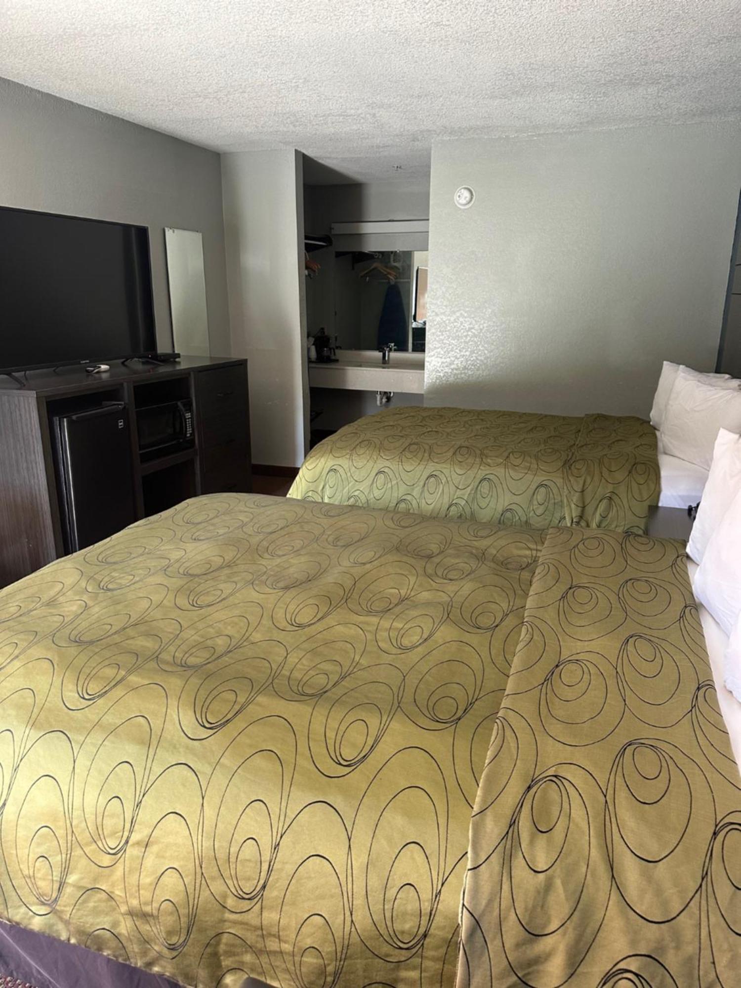 Clairmont Inn&Suites - Warren Extérieur photo