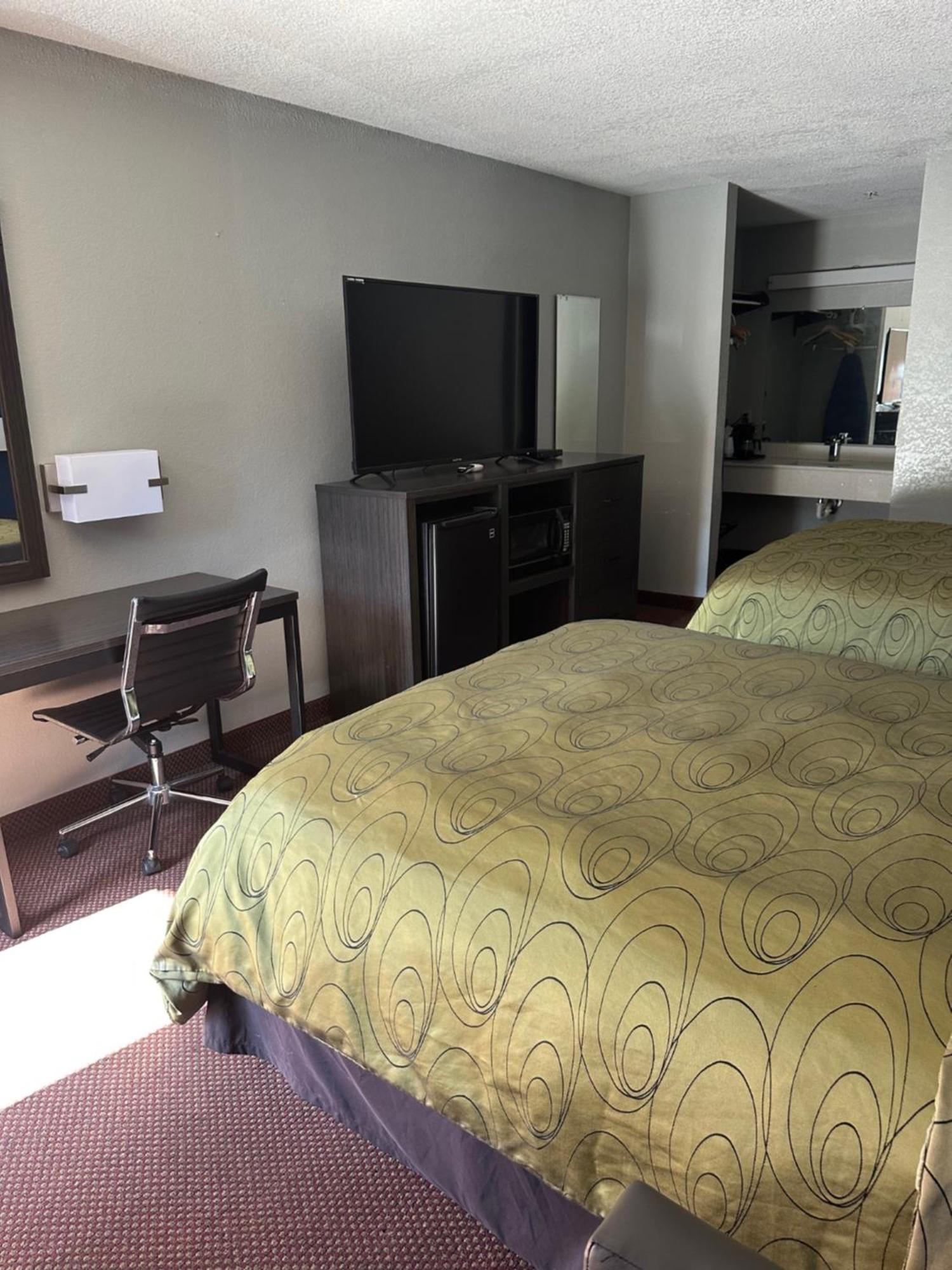 Clairmont Inn&Suites - Warren Extérieur photo