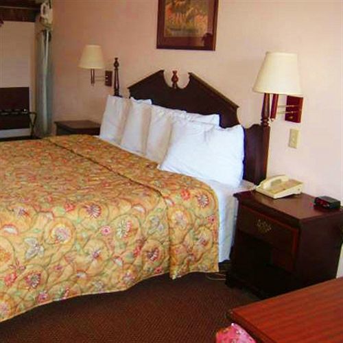Clairmont Inn&Suites - Warren Chambre photo