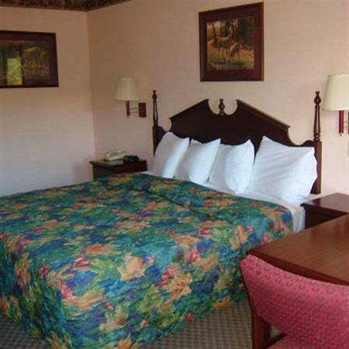 Clairmont Inn&Suites - Warren Chambre photo