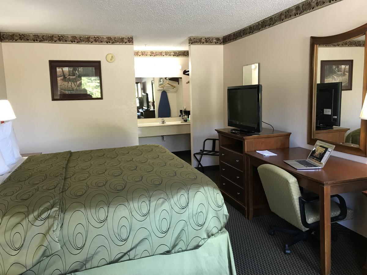 Clairmont Inn&Suites - Warren Extérieur photo